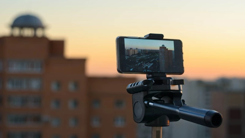 A smartphone taking a picture of the city on a stabilizing stand