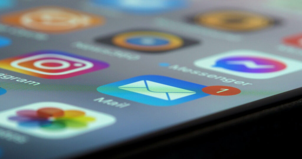 Close up of the mail app on a iPhone with one notification